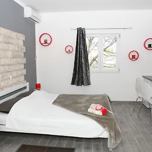 & Dijana Traù